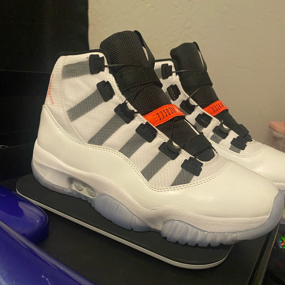 Jordan 11 Adapt White